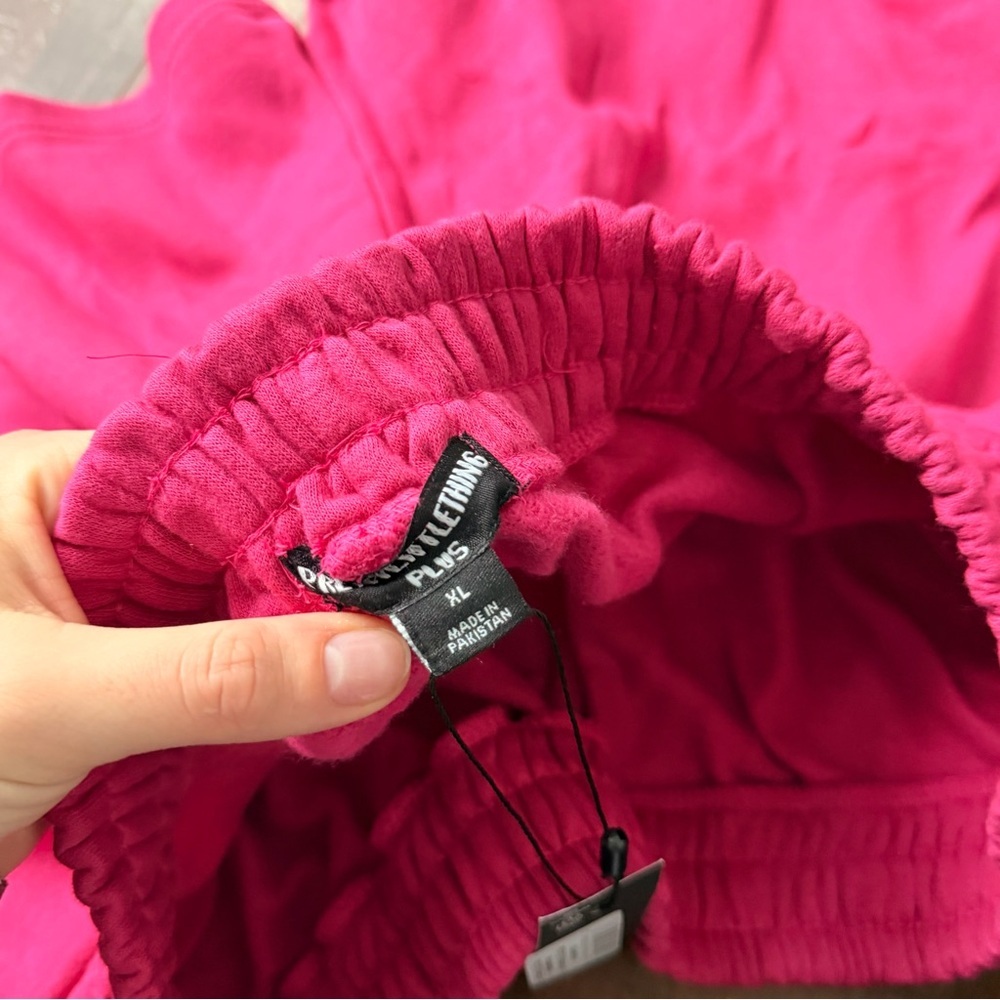 NWT PRETTYLITTLETHING Plus Hot Pink Sweat Shorts - Picture 5 of 5